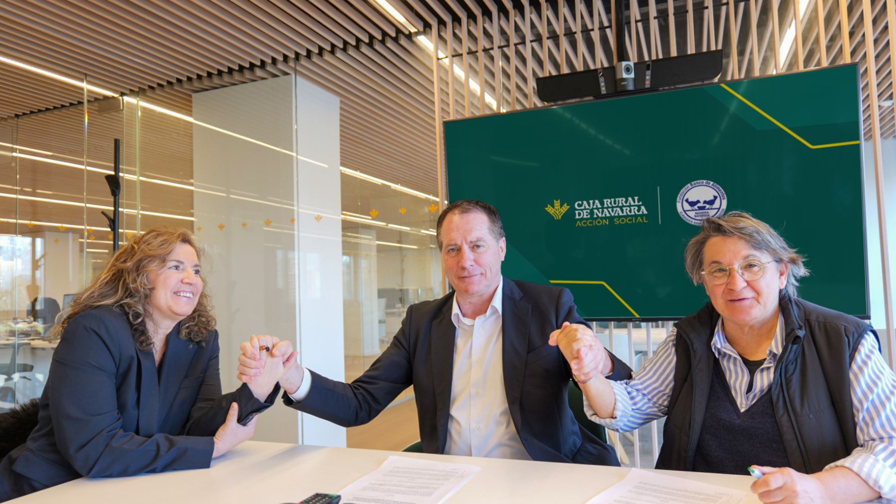 El acuerdo firmado por dos entidades sociales navarras para el acceso de familias vulnerables a alimentos básicos