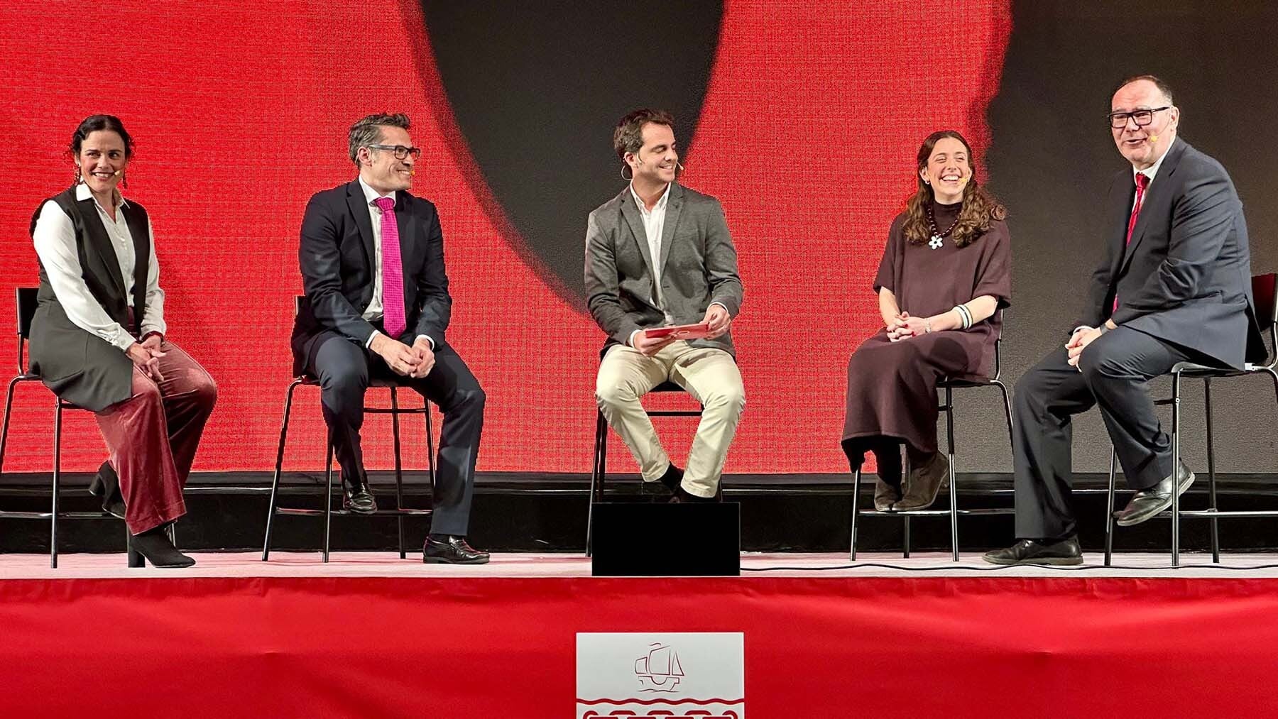 El colegio Miravalles-El Redín celebra su 60 aniversario con un evento multitudinario.