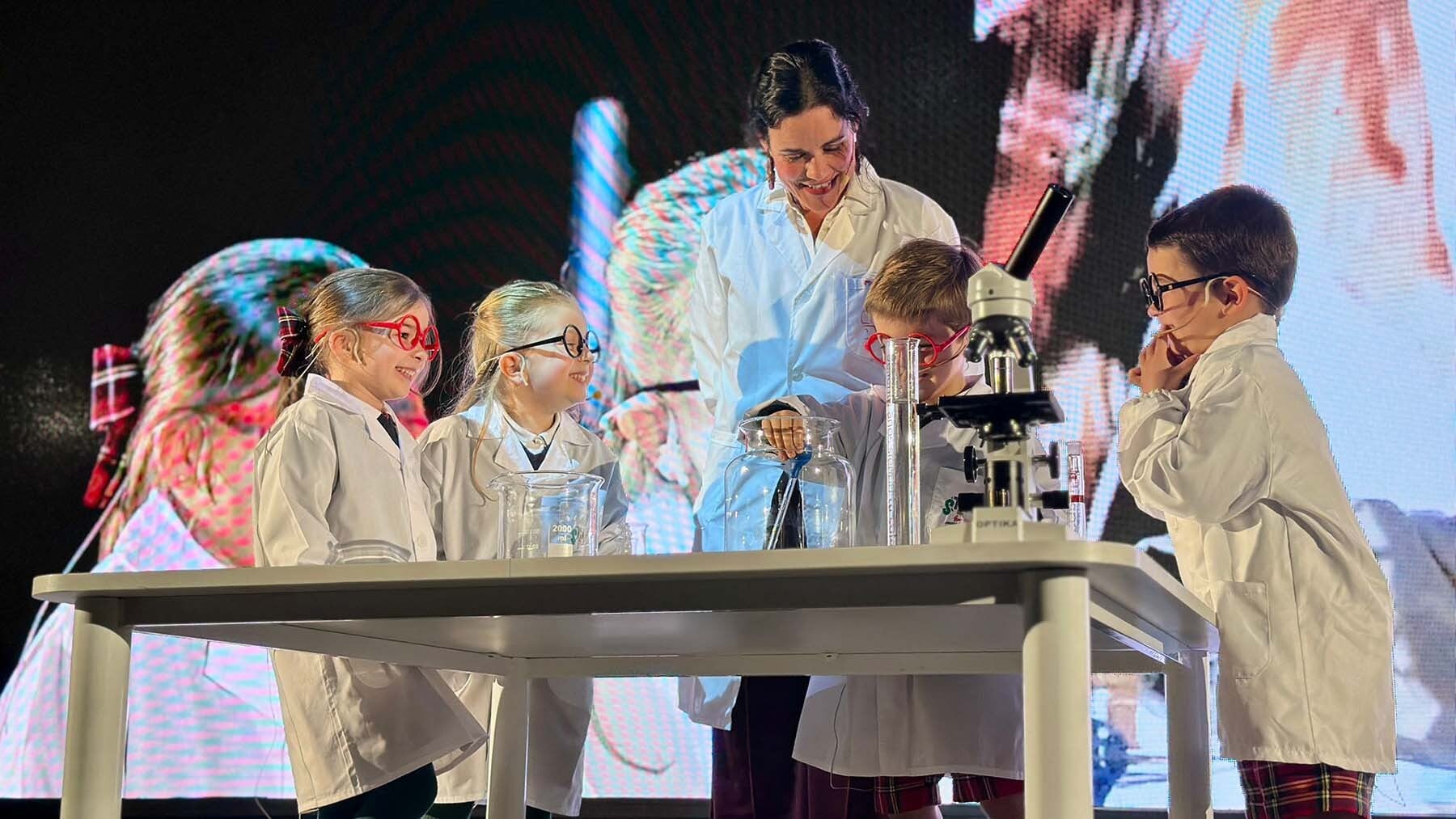 El colegio Miravalles-El Redín celebra su 60 aniversario con un evento multitudinario.