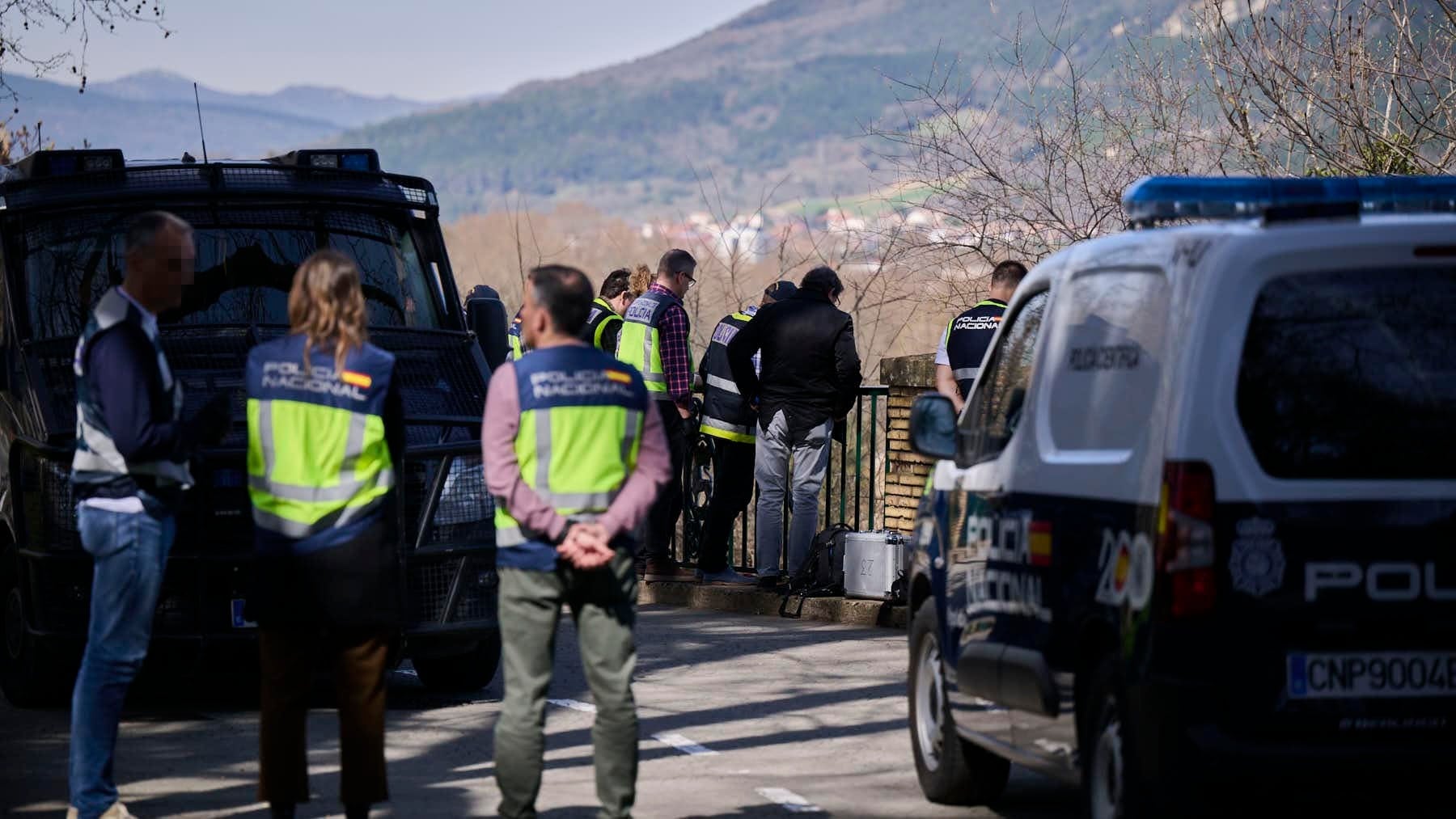 Imagen del dispositivo policial en el lugar donde se ha localizado el cuerpo. PABLO LASAOSA