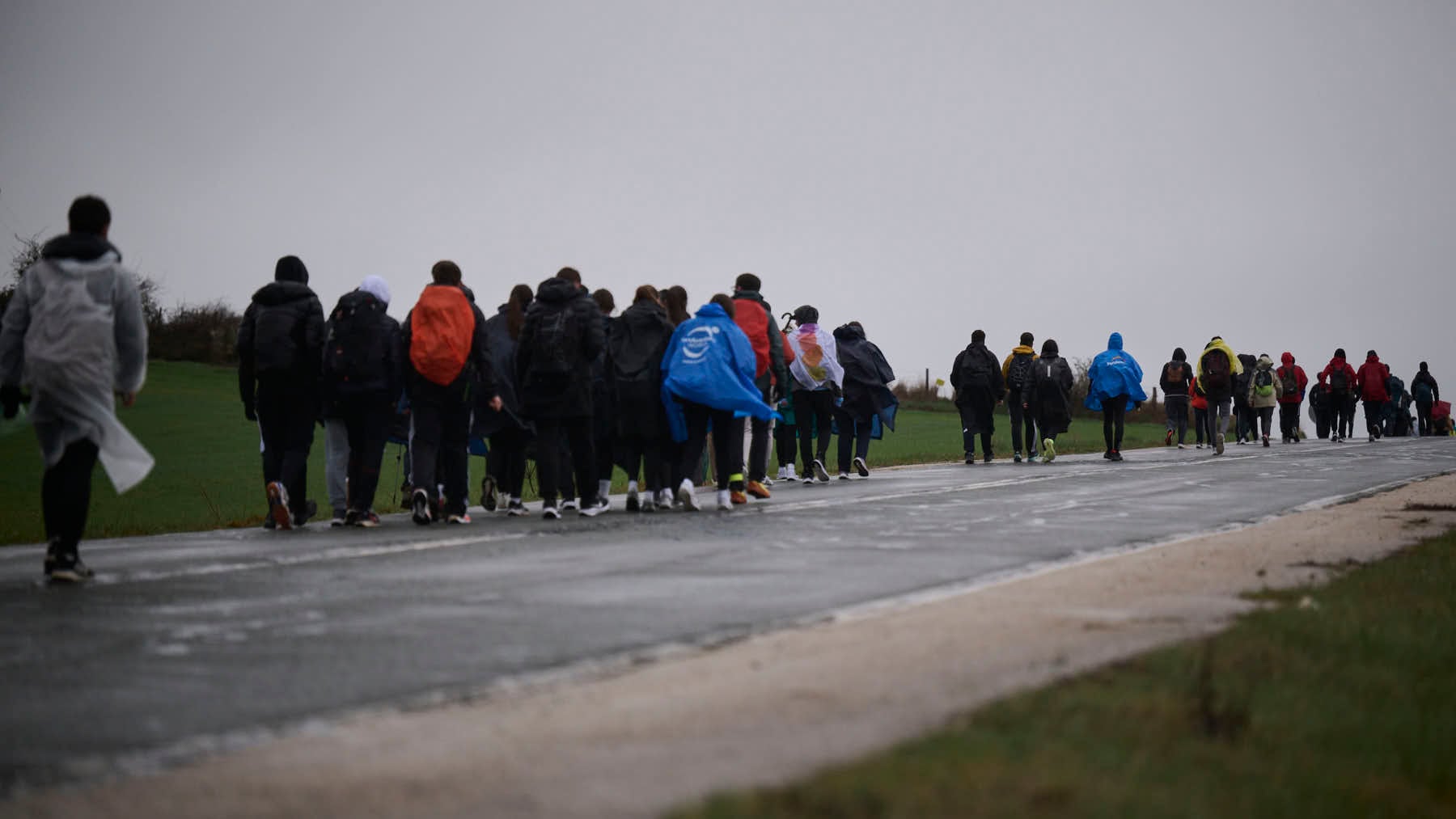 Frío, lluvia y fe en Navarra: así ha arrancado la segunda Javierada del año para miles de peregrinos