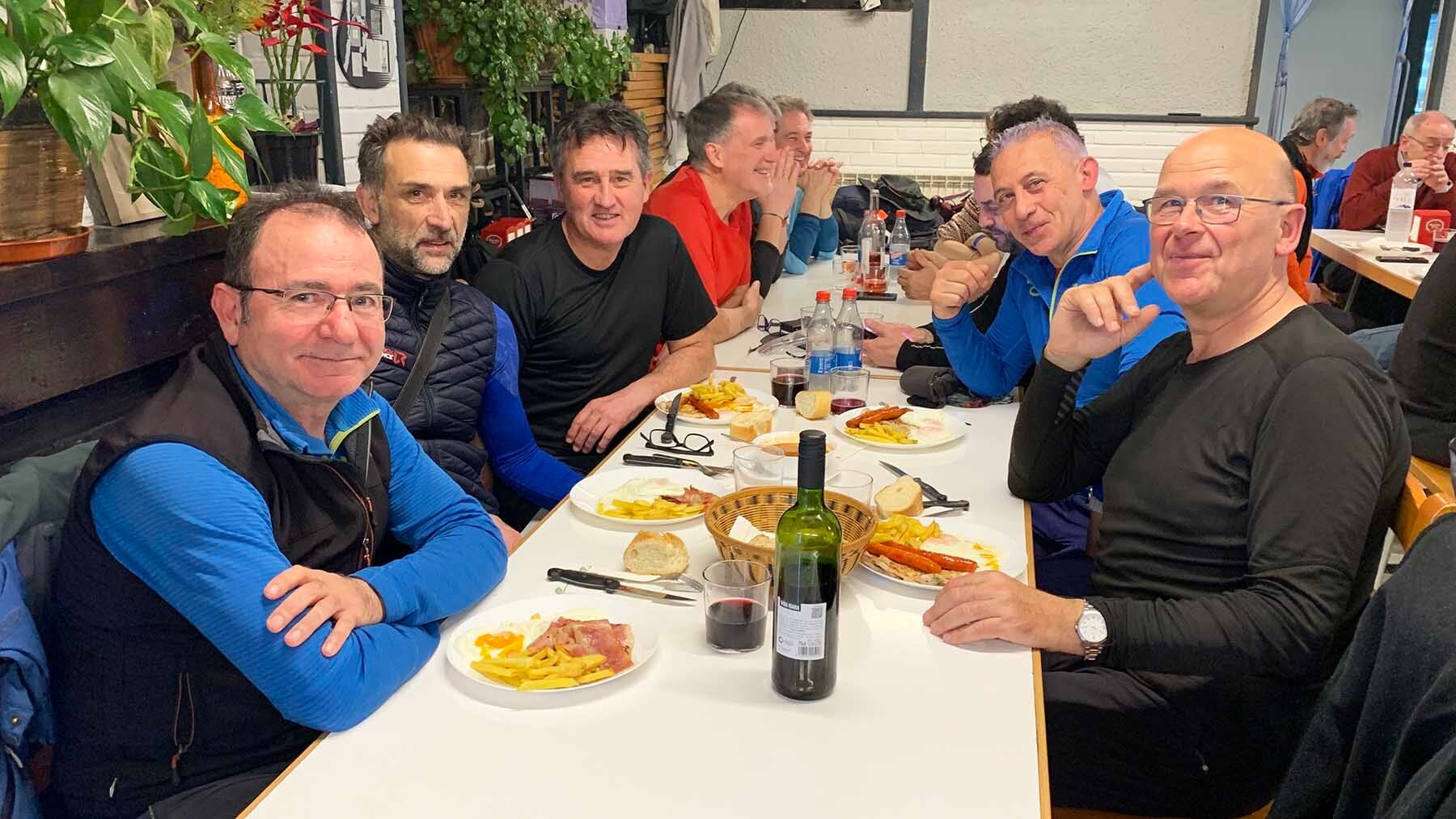 El grupo de amigos que lleva 40 años sin fallar a la Javierada: 