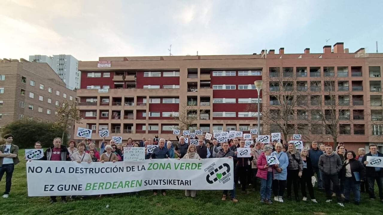 La protesta crece en un barrio de Pamplona: convocan otra concentración por la zona verde que se quiere cargar Asiron