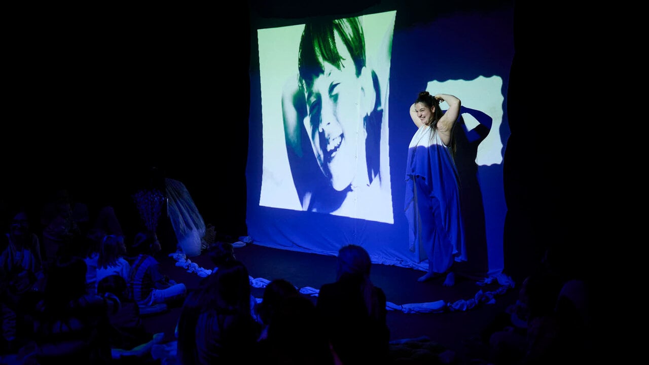 Puesta en escena del espect&aacute;culo "Danzad, danzad, bebitos" para ni&ntilde;os y acompa&ntilde;antes. PABLO LASAOSA