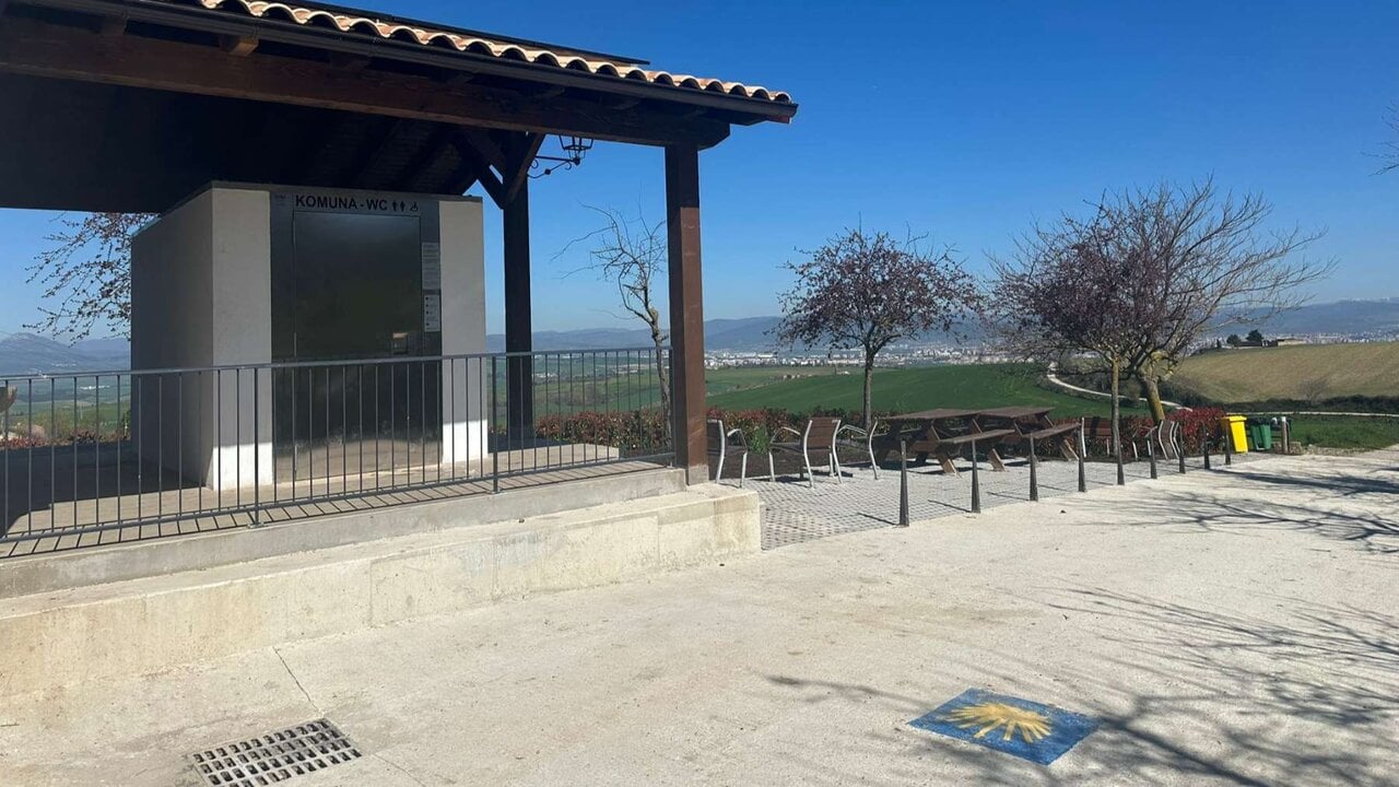 El pueblo de Navarra que ha creado un área de descanso para peregrinos con baño autolimpiable
