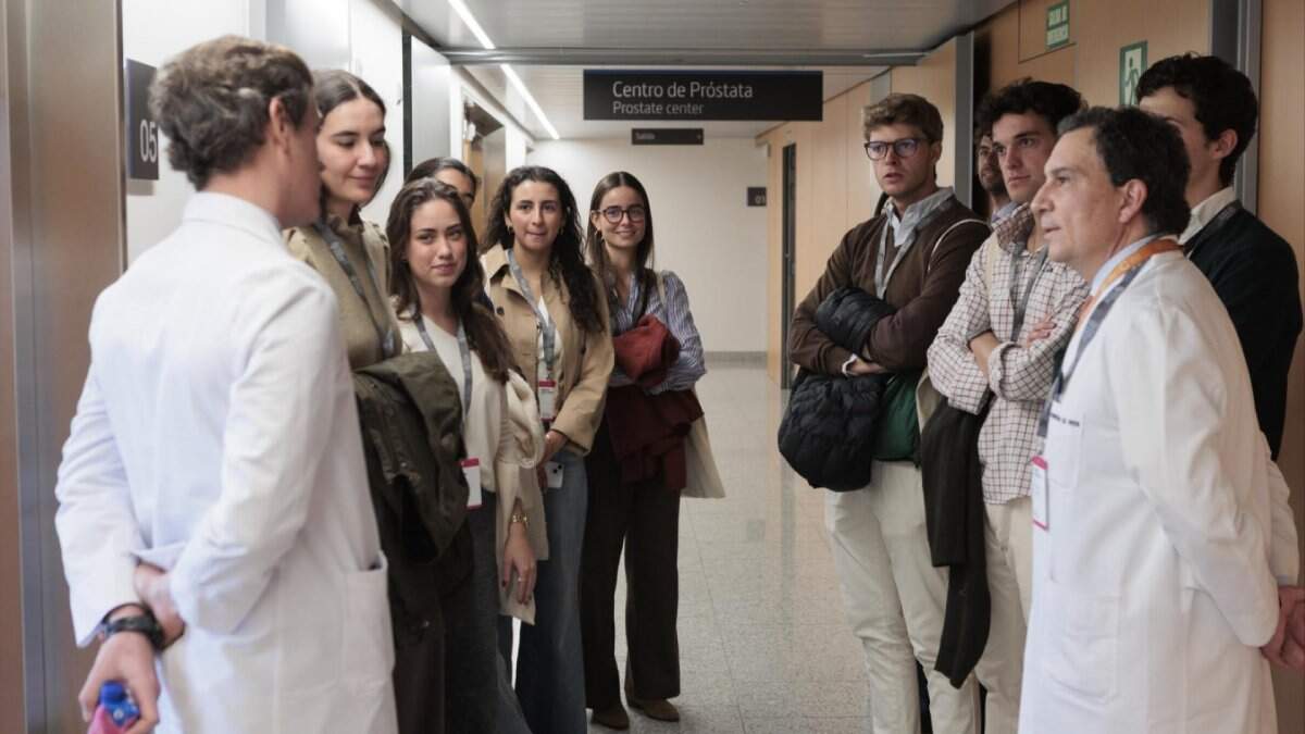 Casi 180 futuros médicos se asoman a la Clínica Universidad de Navarra antes de elegir residencia