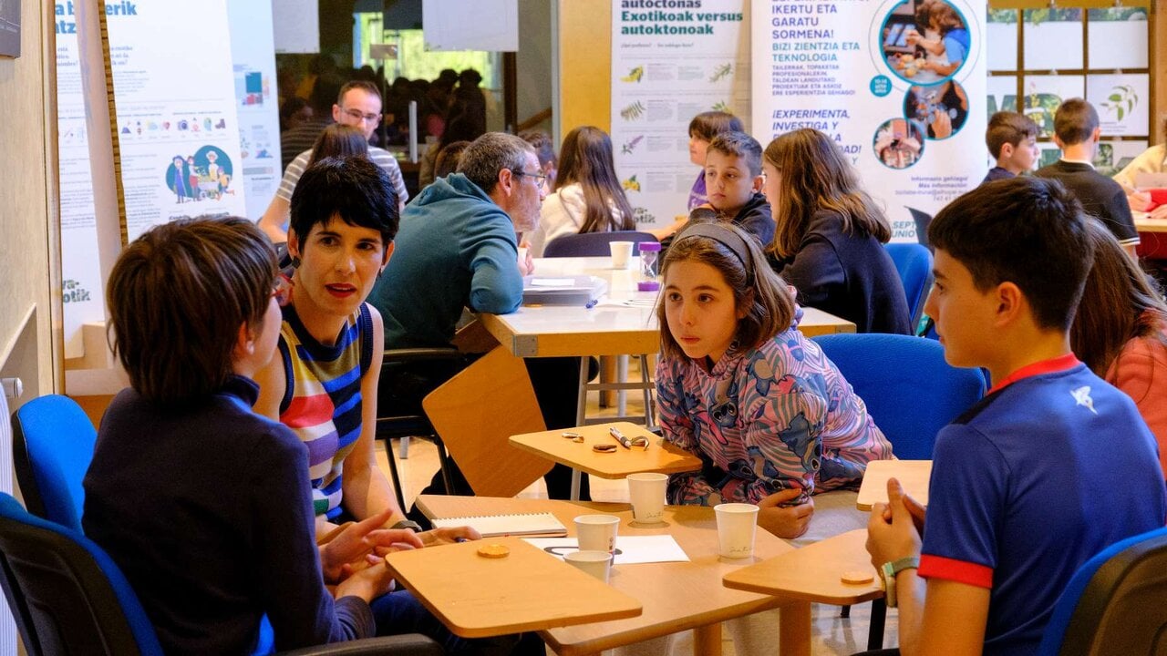 Los niños de Pamplona se acercan a la ciencia y la tecnología a través de las experiencias de los profesionales