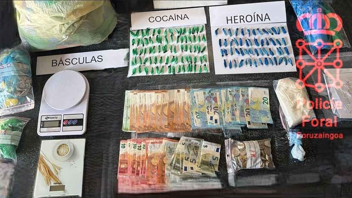 Las quejas vecinales destapan en Peralta un piso con droga, dinero en efectivo y dos detenidos