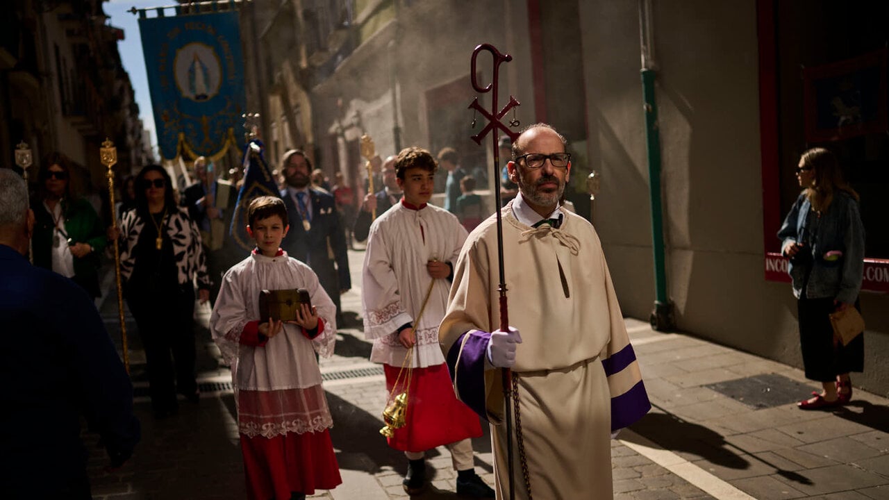 Pamplona ha vivido una mañana de fe y esperanza con la procesión del Resucitado y la misa solemne en la Catedral