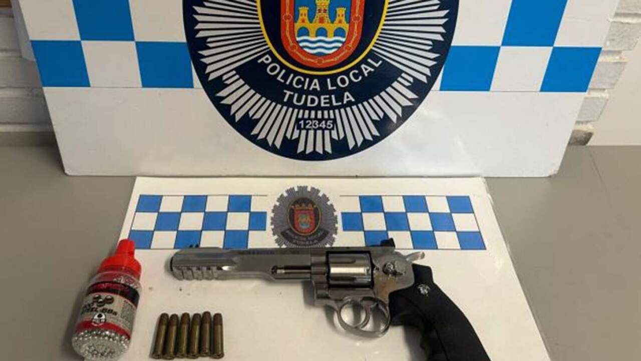 La Policía descubre en Tudela a un hombre que disparaba desde la ventana de su casa