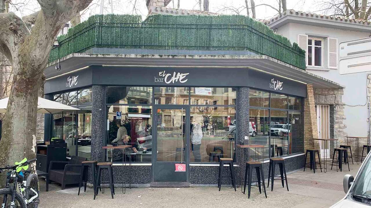 Pinchos, cazuelicas y mucha historia: así es el bar centenario que triunfa en un pueblo de Navarra