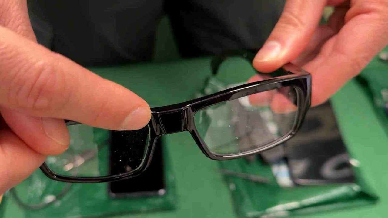 La trampa con gafas inteligentes para copiar en el examen del carnet de conducir salpica a Navarra