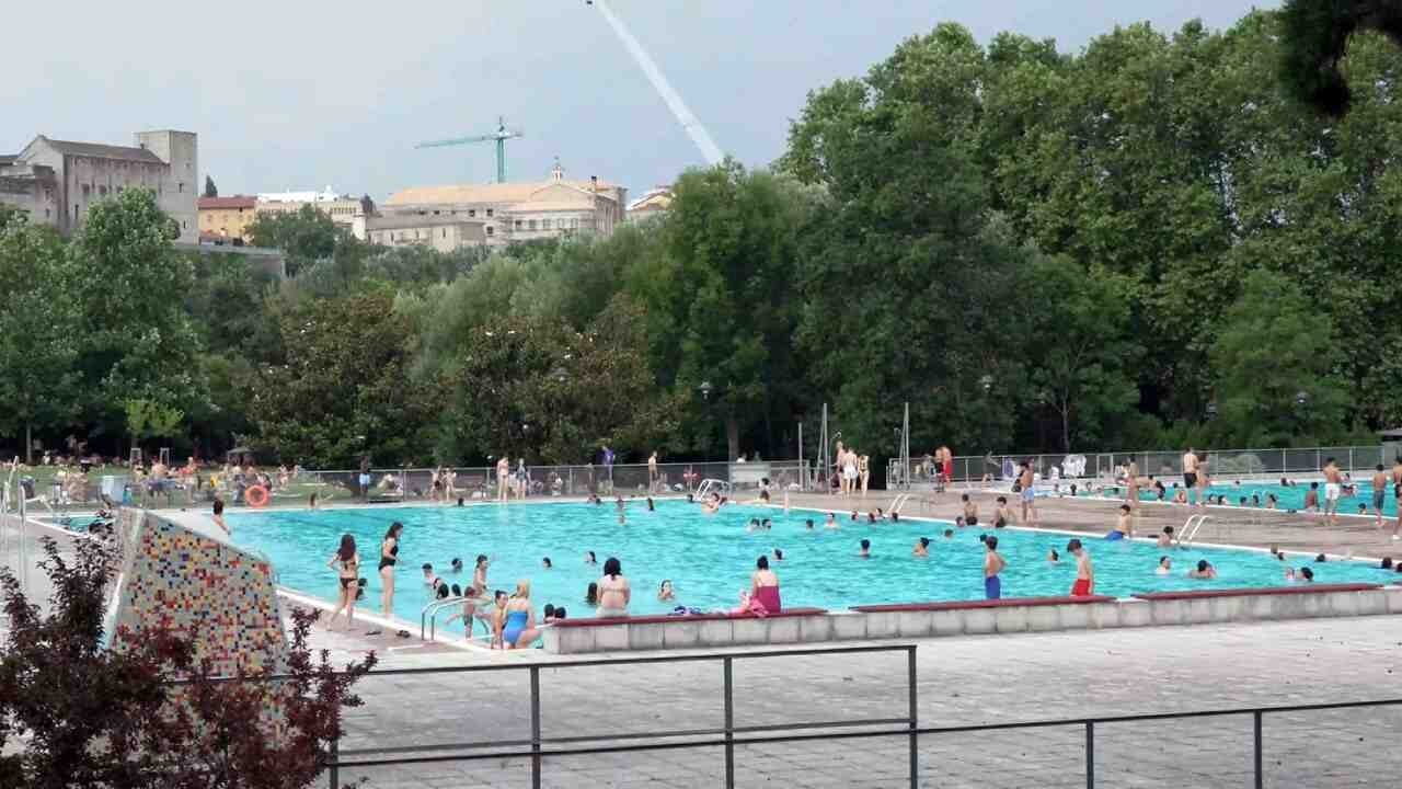 Pamplona y el muro de los 60€: el cierre de Larrabide destapa la crisis de las piscinas