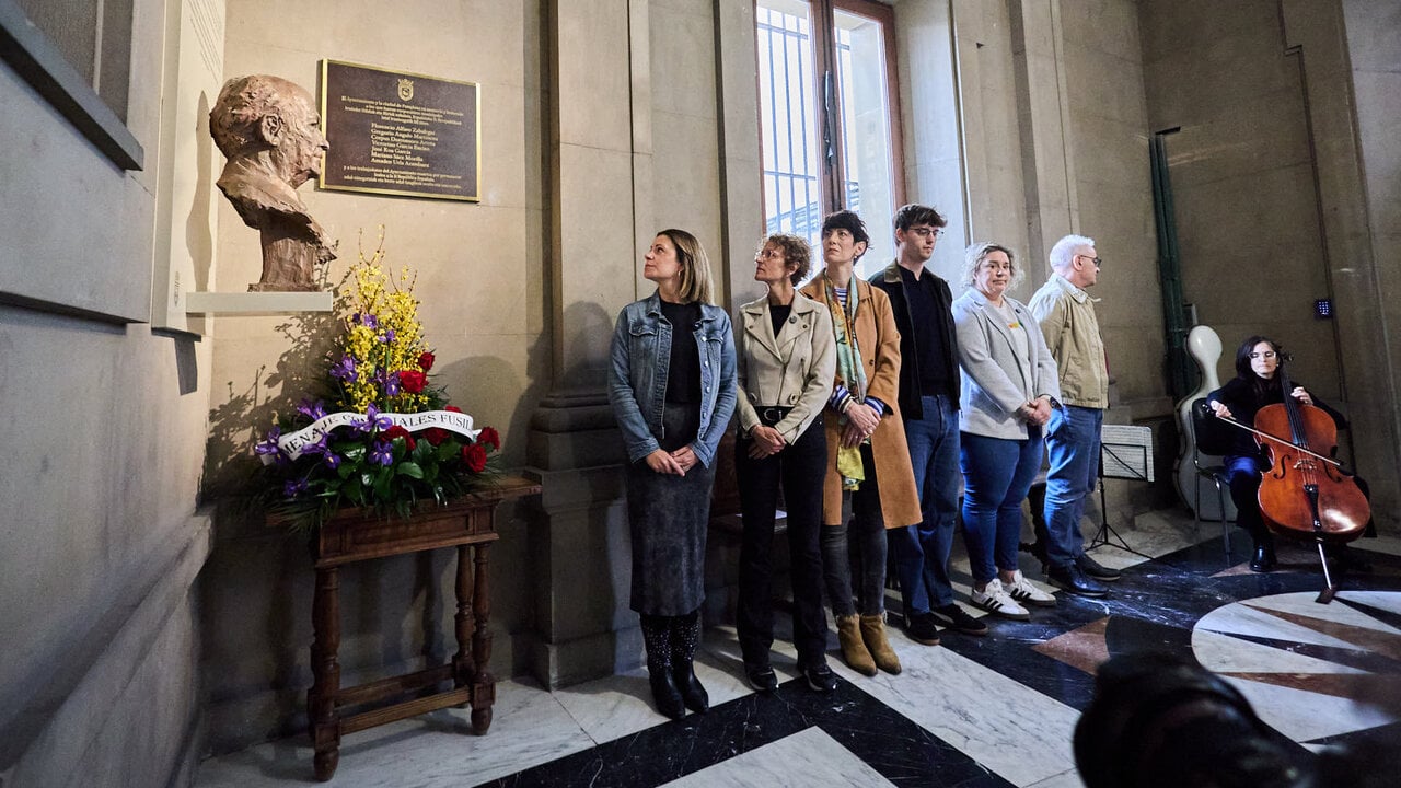 Chivite y los socialistas de Pamplona homenajean a las víctimas del 36 mientras sostienen al alcalde que blanquea a etarras
