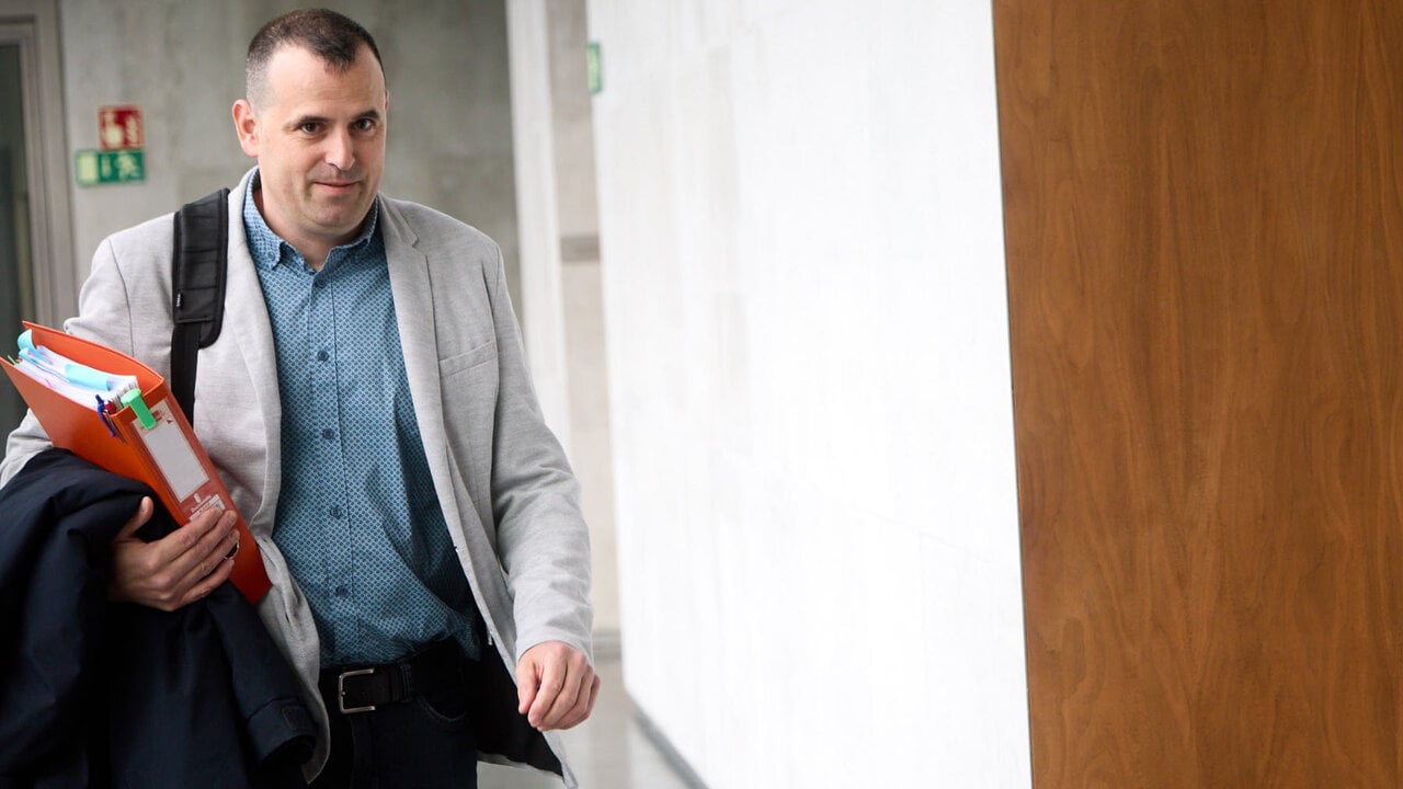 Goñi apunta en la comisión a que Acciona pudo saber con antelación que lograría la obra del Navarra Arena