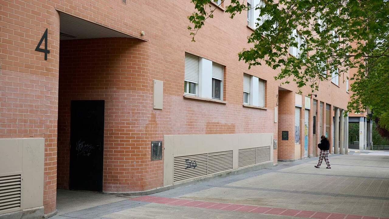 El juez confirma que la mujer muerta en Pamplona huía por la ventana y manda a la cárcel a su expareja