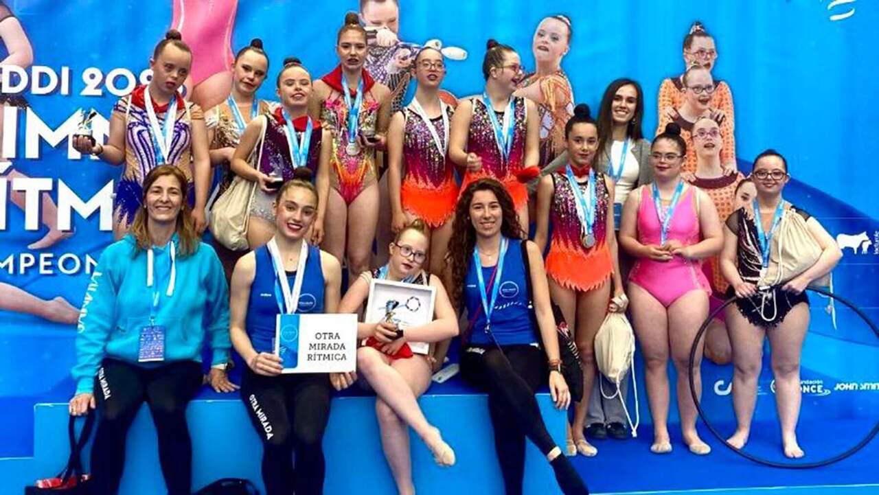 El equipo navarro 'otra mirada rítmica' de gimnasia rítmica adaptada. Cedida.