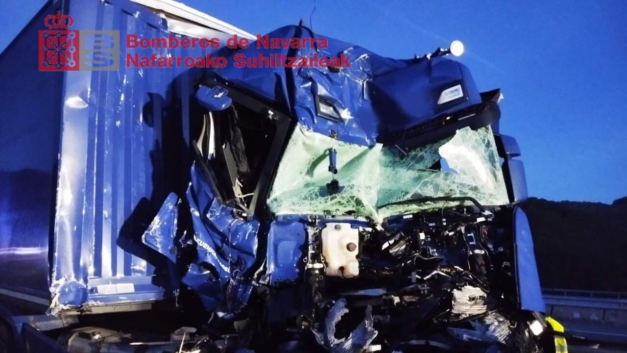 Un herido en el accidente de un camión en Areso que moviliza a bomberos y ambulancias en la A-15