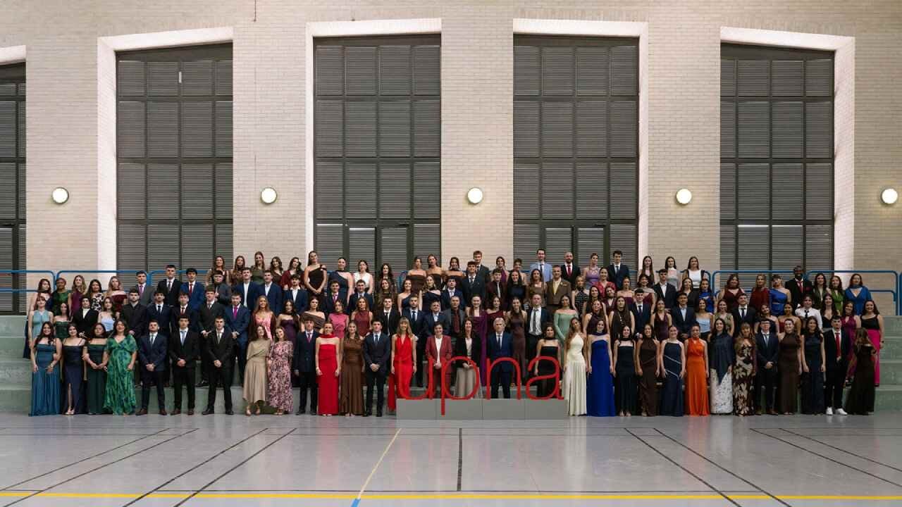Nueva hornada de juristas en Navarra: 133 graduados de la UPNA ante 1.800 personas en una ceremonia multitudinaria