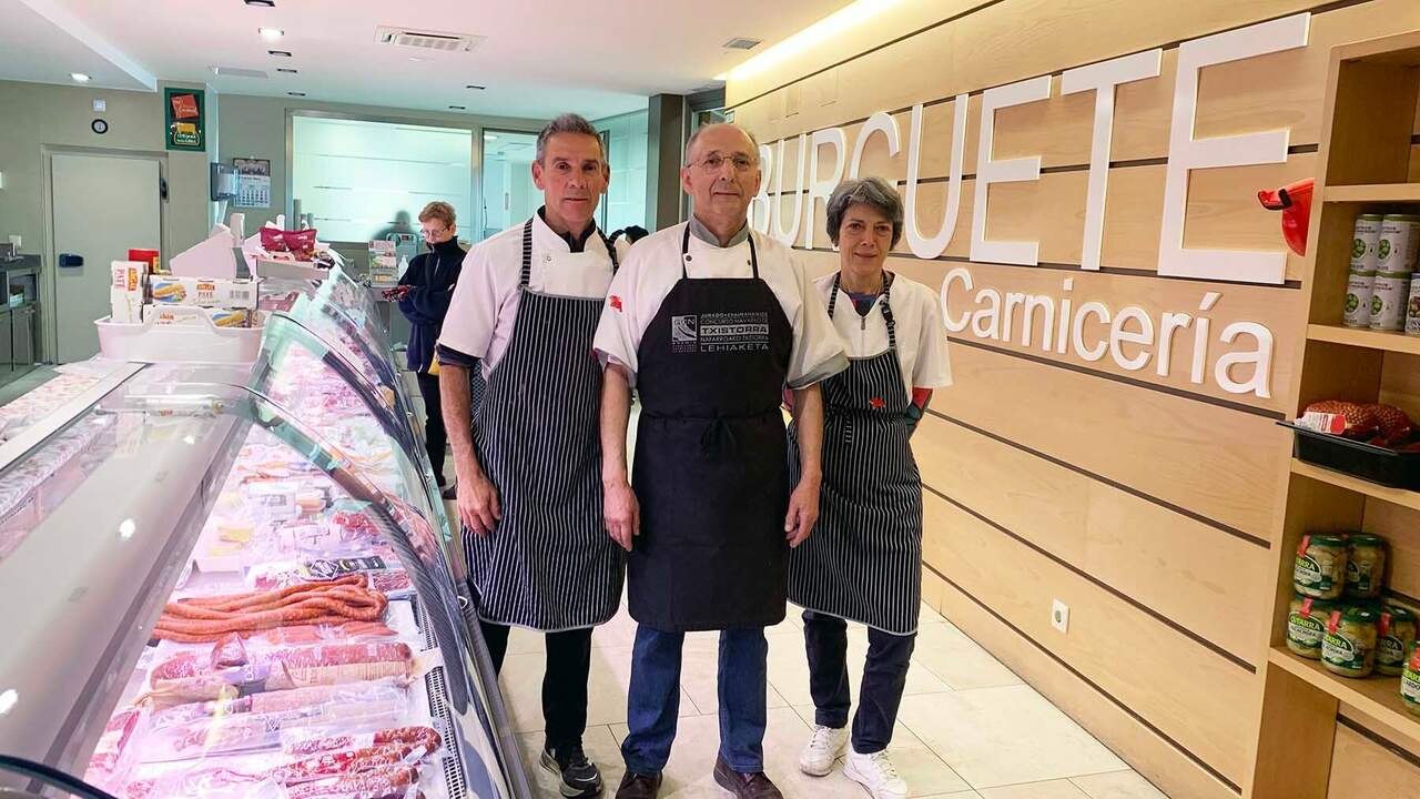 La carnicería familiar de Lumbier que dice adiós a tres generaciones: “Tengo que aprender a vivir sin trabajar”