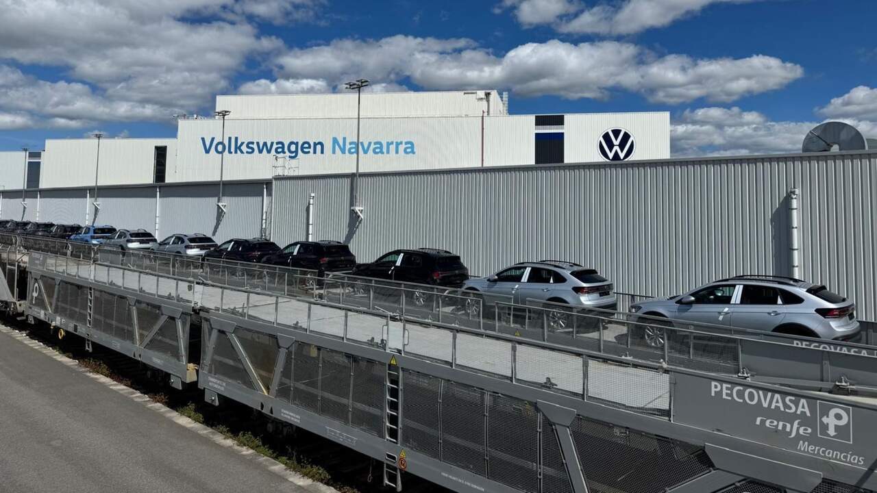 El nuevo tren de Volkswagen Navarra que puede trasladar hasta 200 coches a la semana