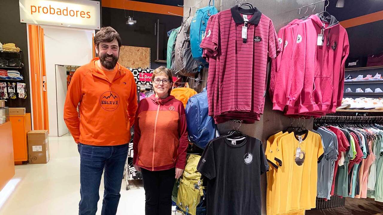 Javier y Eugenia, en la última tienda de deportes de Burlada: la pelea de dos hermanos contra los gigantes de internet