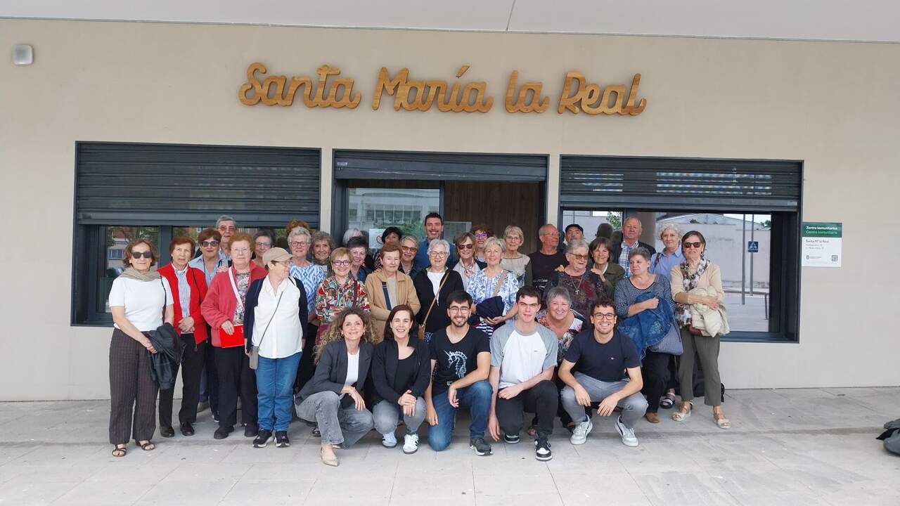 El miedo a compartir datos personales marca un taller sobre Inteligencia Artificial para mayores en Pamplona