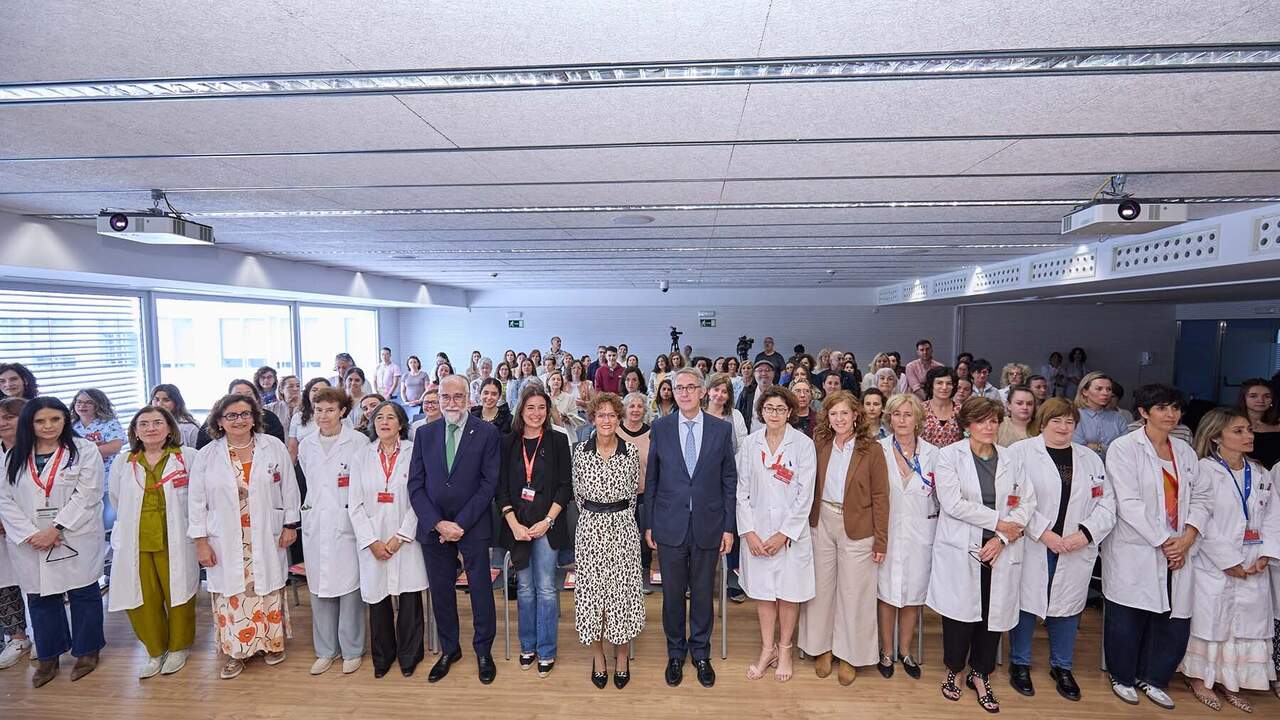 ¿Quién cuida a un niño solo en el hospital? La feliz idea que llega al Hospital Universitario de Pamplona