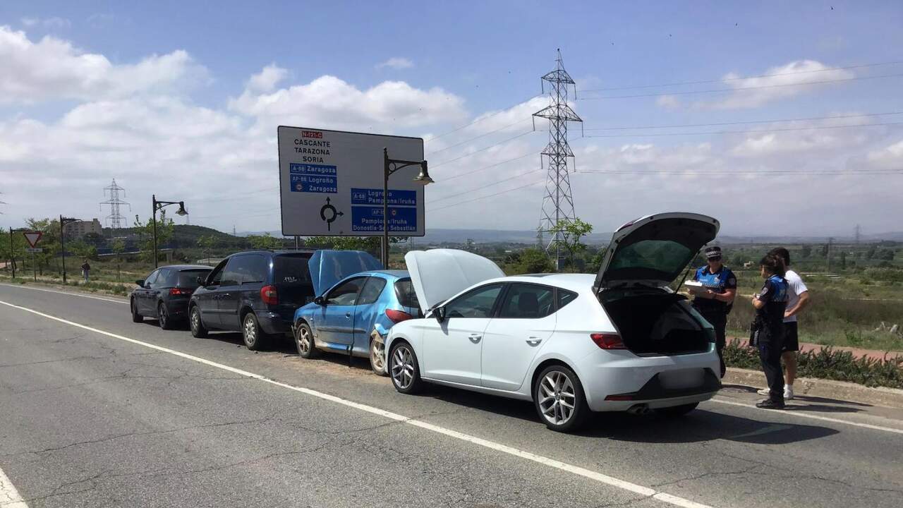 Un despiste provoca un accidente en cadena con cuatro coches y una mujer herida en una carretera de Navarra
