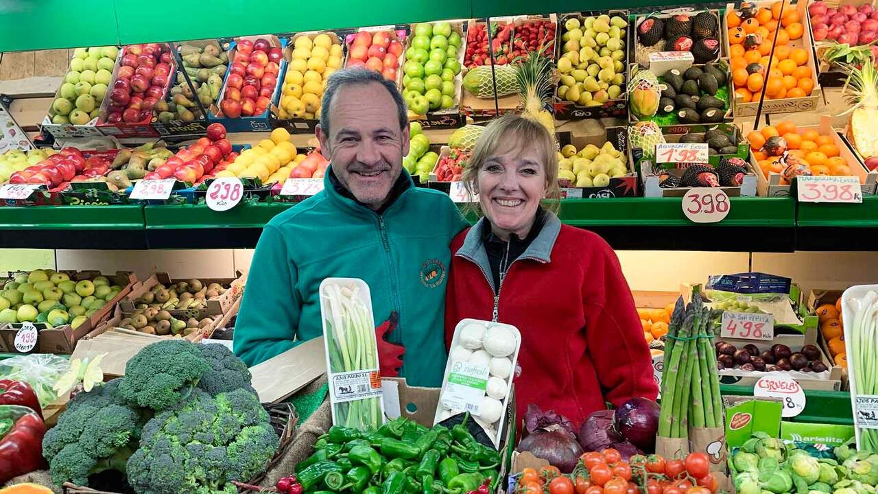 Celso y Mari Jose, una década vendiendo fruta y verdura en Burlada: 