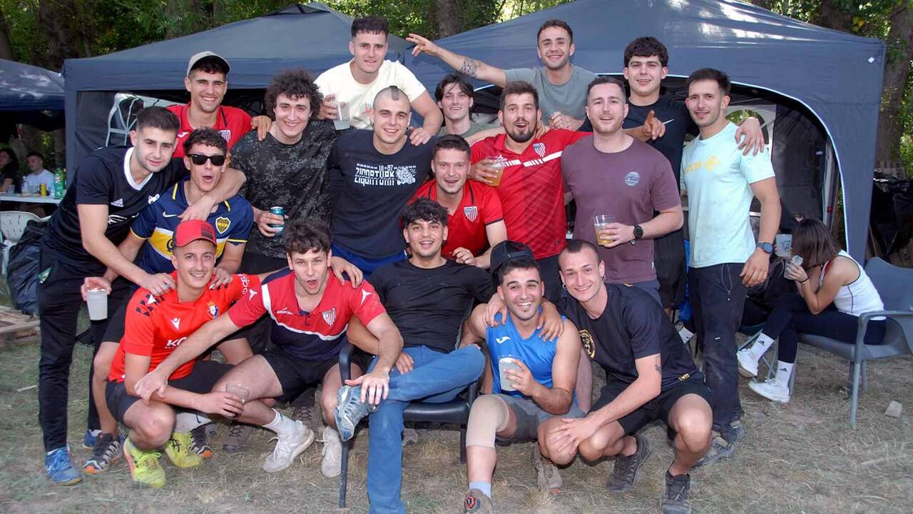 Caparroso celebra San Marcos con romer&iacute;a, reparto de 3.500 raciones de pan y queso y el popular Sotifest en El Sotillo. AMAYA LUQUI