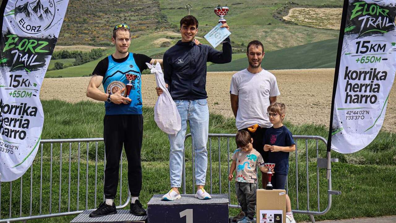 Participantes y ganadores de la carrera Elorz Trail 2026.