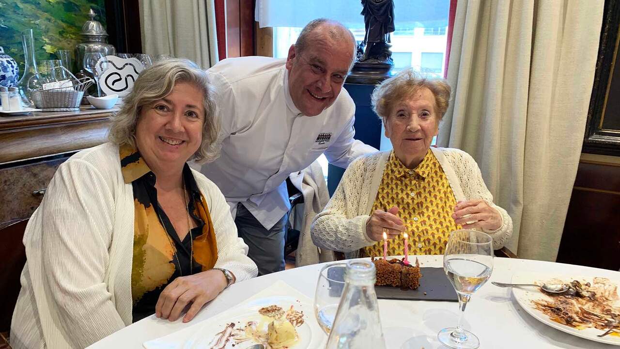 Cristina Sanz, Nicolás Ramírez y María Segura en el restaurante Túbal de Tafalla. Navarra.com