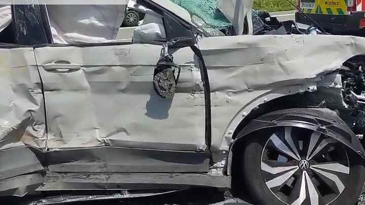 Una joven de 26 años, muy grave tras chocar su coche contra un camión en una carretera de Navarra