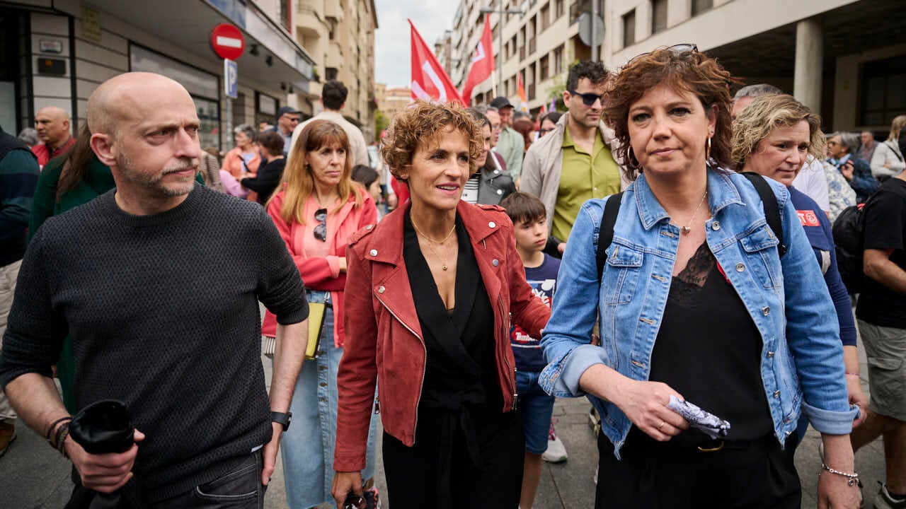 UGT y CCOO se manifiestan con motivo del Primero de Mayo bajo el lema 'Derechos, no trincheras. Salarios, vivienda y democracia'. PABLO LASAOSA