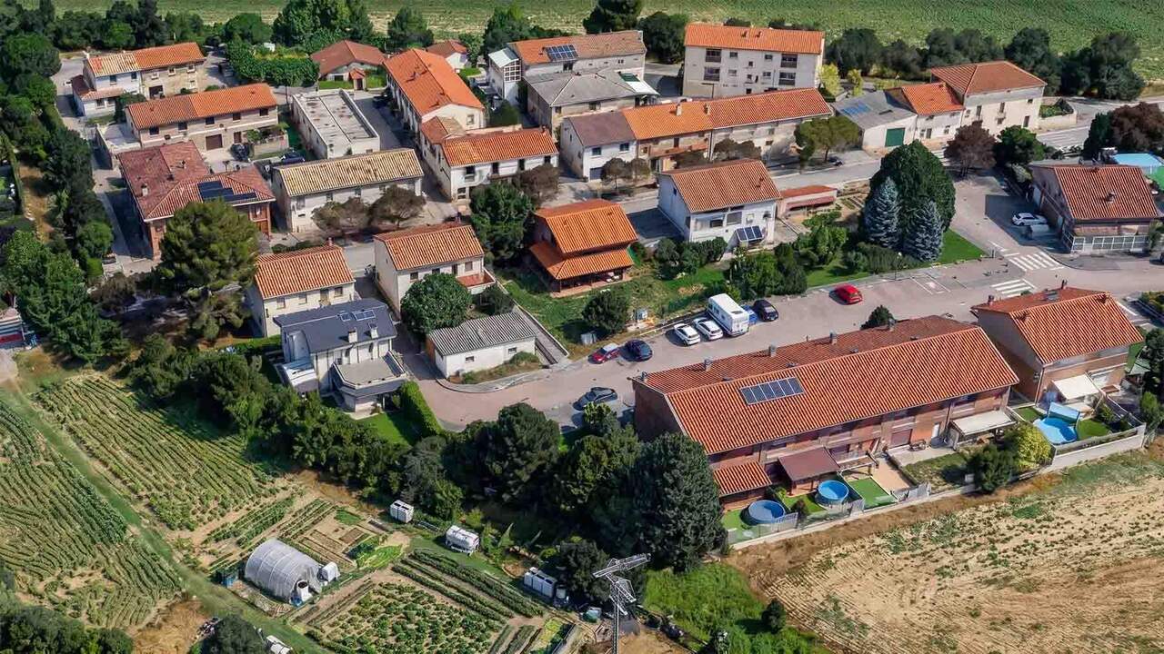 Pillan a una pareja acusada de vender droga y lanzarla por la terraza de su casa en la Comarca de Pamplona