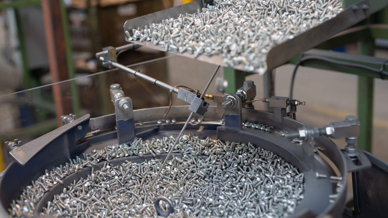 La empresa navarra con capacidad para fabricar tres millones de tornillos al día que aumenta su facturación un 8%