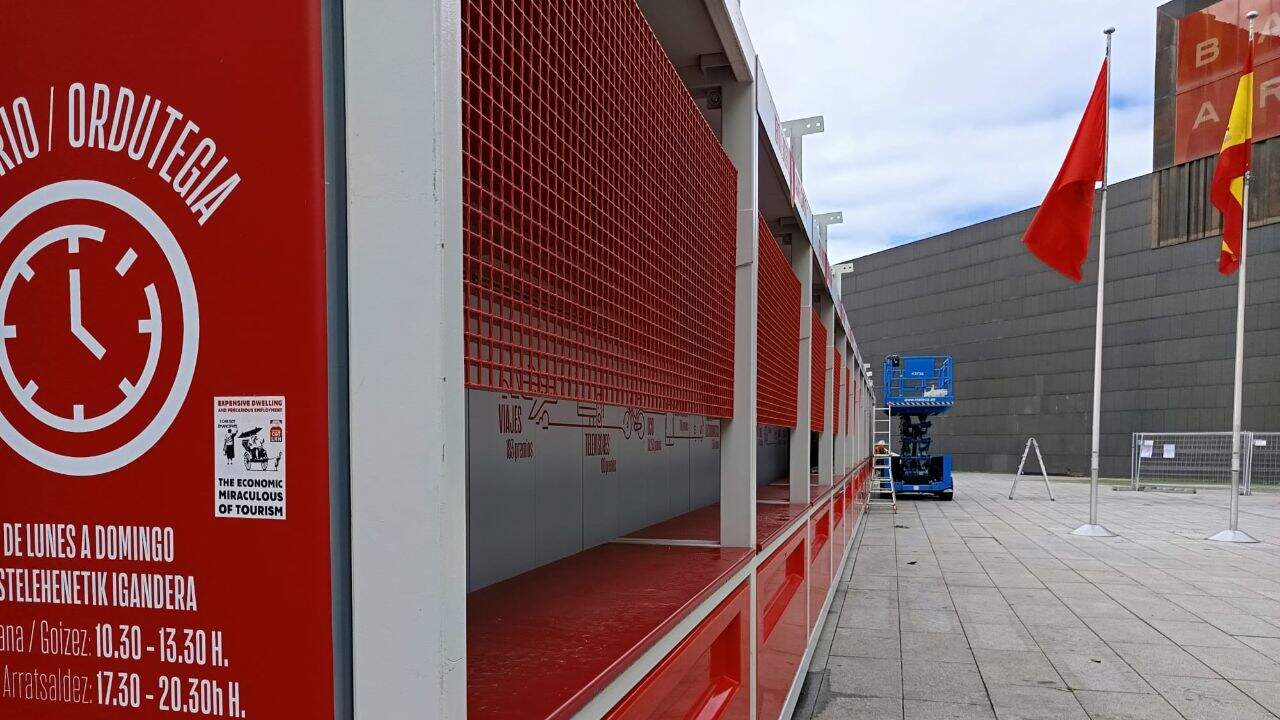 Instalación de la Tómbola de Cáritas en la plaza de Baluarte. NAVARRA.COM