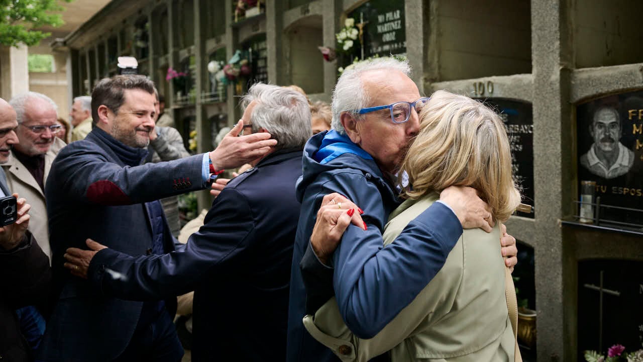 El Ayuntamiento recuerda al concejal de UPN Tom&aacute;s Caballero, asesinado en 1998 por la banda terrorista ETA cuando acud&iacute;a a su trabajo en el Consistorio. PABLO LASAOSA