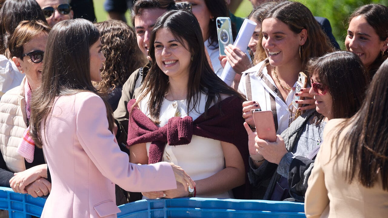 La Reina Letizia visita Pamplona para presidir el acto de conmemoraci&oacute;n del D&iacute;a Mundial de la Cruz Roja y de la Media Luna Roja, en el Museo Universidad de Navarra. I&Ntilde;IGO ALZUGARAY