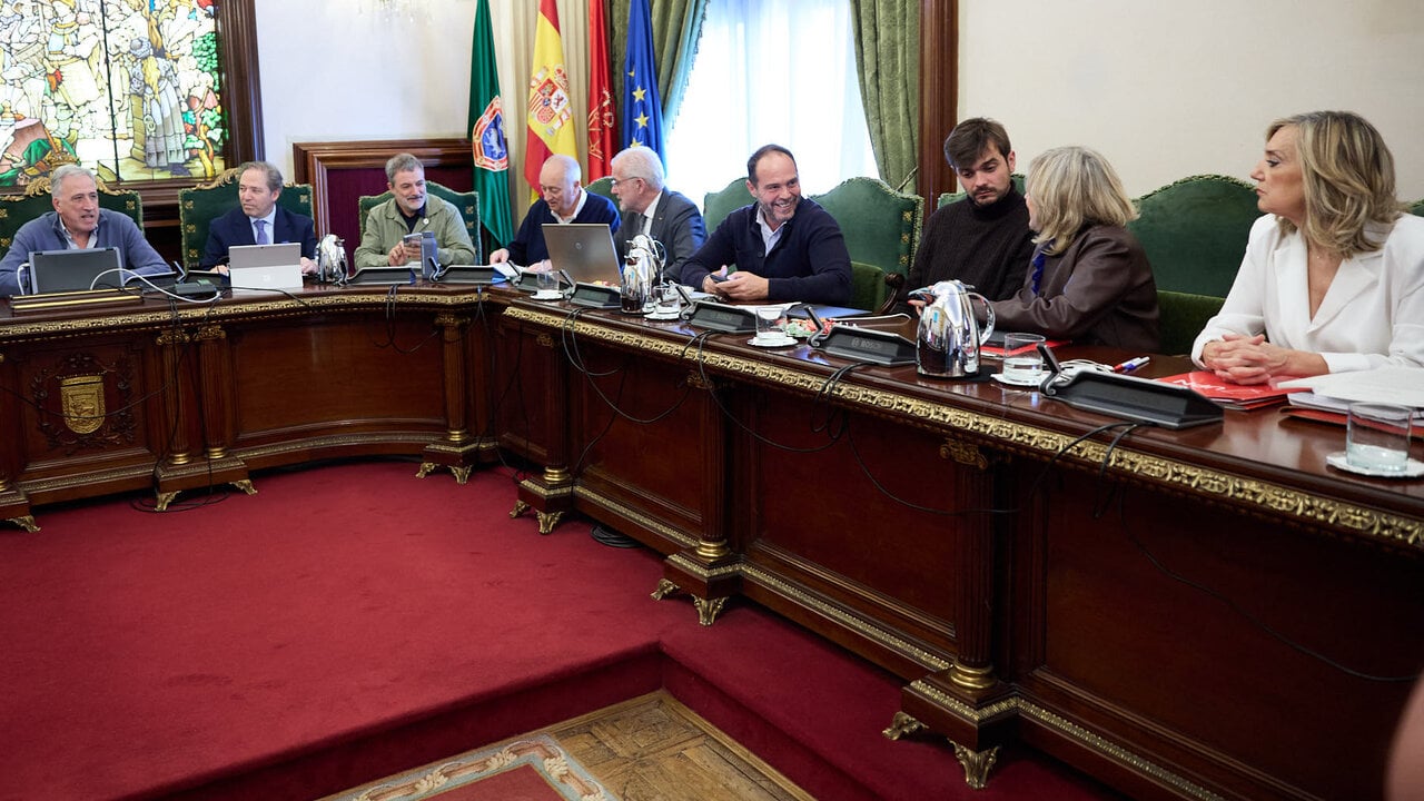Asiron se une a los socialistas para tapar la gestión de Chivite y Domínguez en la grave crisis de la sanidad navarra