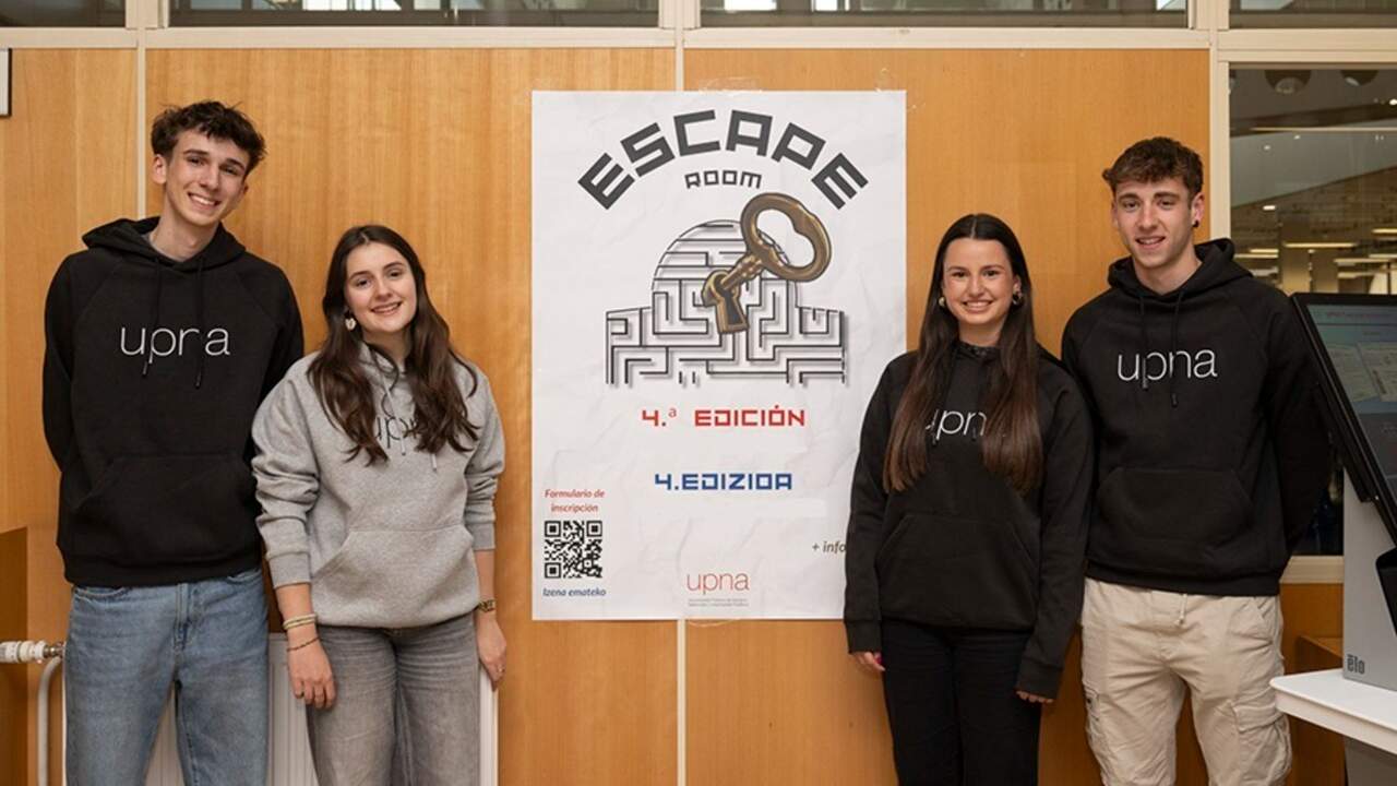 Los cuatro alumnos de Ciencia de Datos que han ganado el competitivo escape room de la Biblioteca de la UPNA