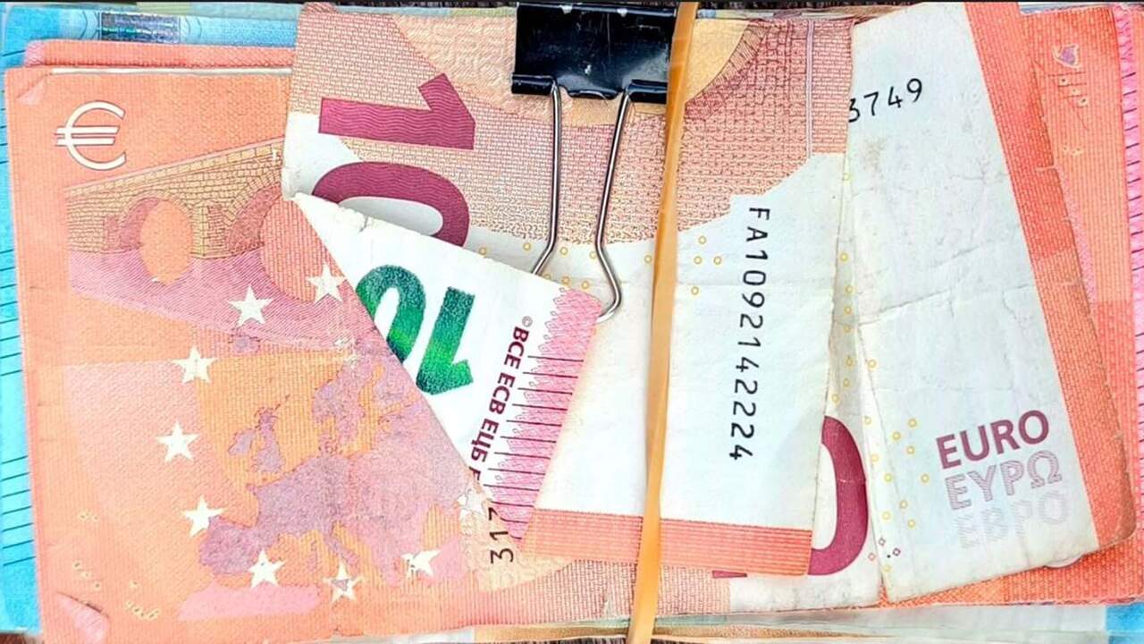 Fajo de billetes de mil euros recuperados en Pamplona. Cedida.