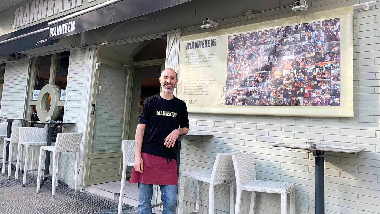 La cervecería de Pamplona que agradece 15 años de fidelidad con un enorme cartel en la fachada