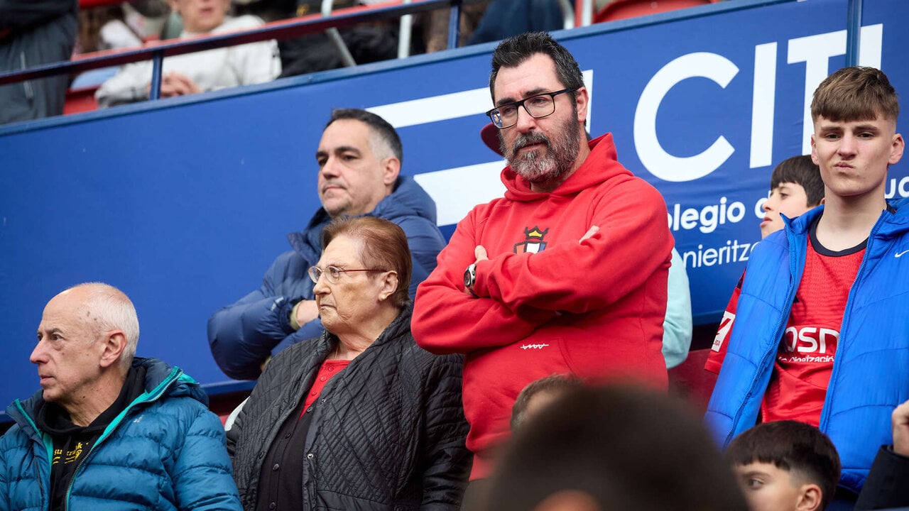 La grada del estadio de El Sadar durante el partido de La Liga EA Sports entre CA Osasuna y RCD Espanyol disputado en Pamplona. I&Ntilde;IGO ALZUGARAY