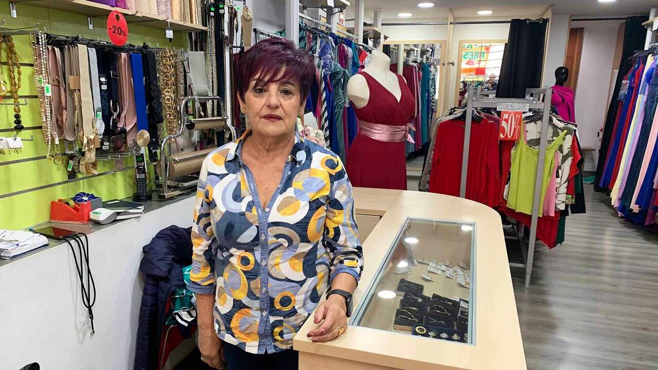 Katy, la navarra que dice adiós a su tienda después de tres décadas: “Vamos a desaparecer todas”