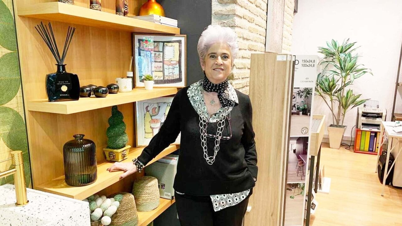 La nueva vida en el centro de Pamplona de una conocida comerciante navarra junto a su marido