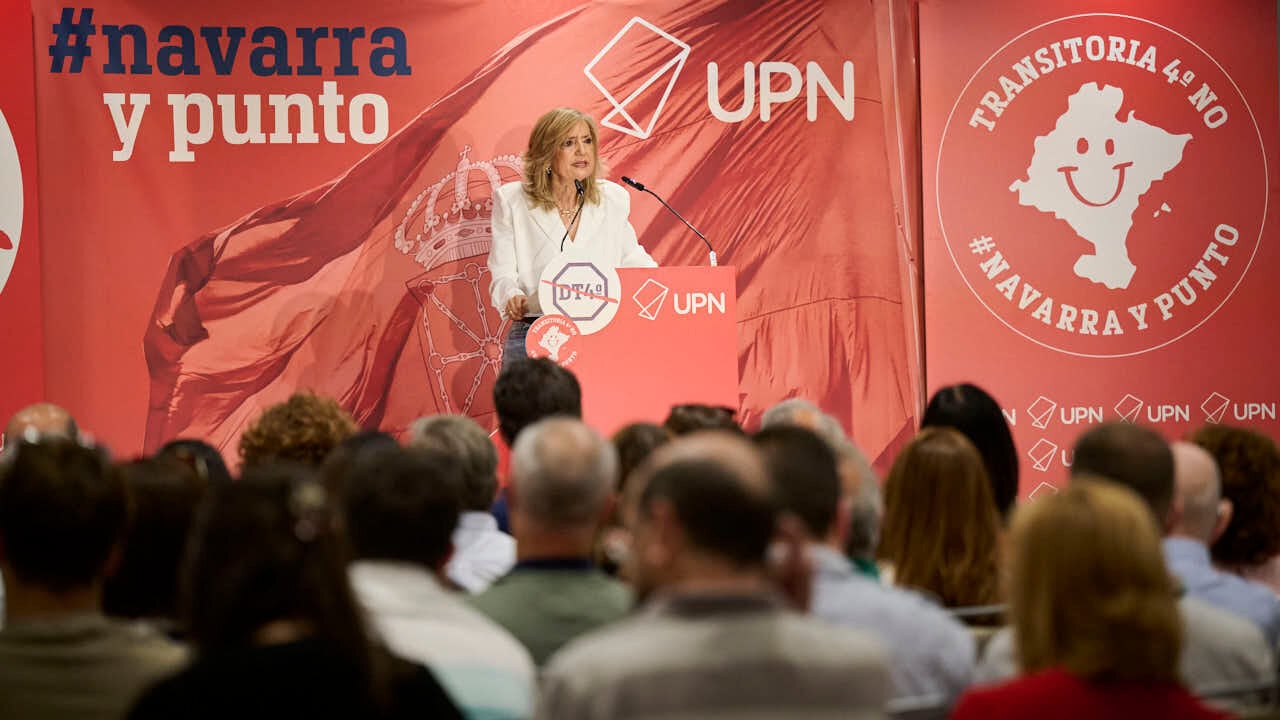 La presidenta de UPN, Cristina Ibarrola, interviene en la asamblea general anual de afiliados del partido. PABLO LASAOSA