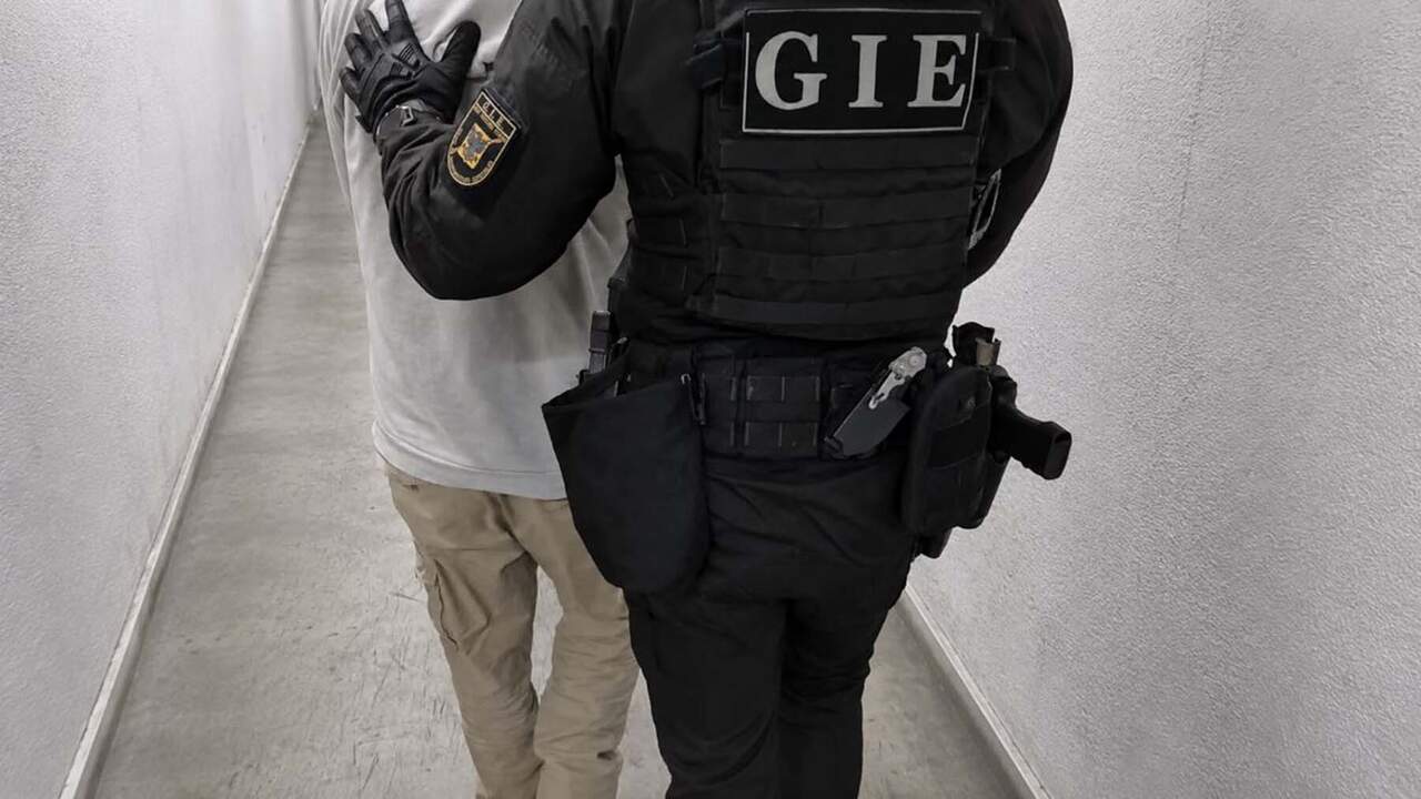 La Policía Foral descubre en una carretera de Navarra a un conductor con identidad falsa y una orden de extradición