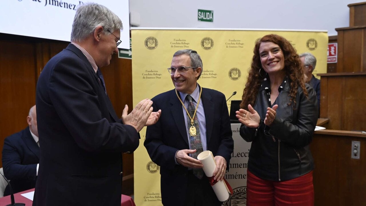 El investigador que puso nombre a unas enfermedades confundidas durante años con psicosis recibe un prestigioso premio